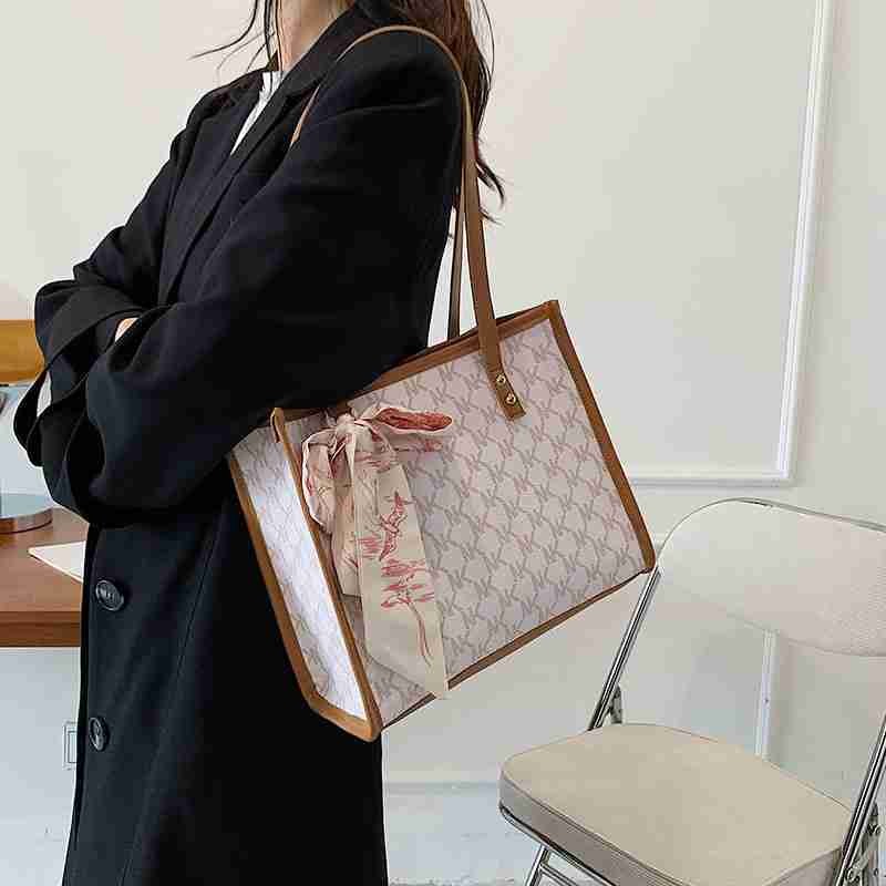 Women´s fashion handbag new style trendy silk scarf shoulder tote bag